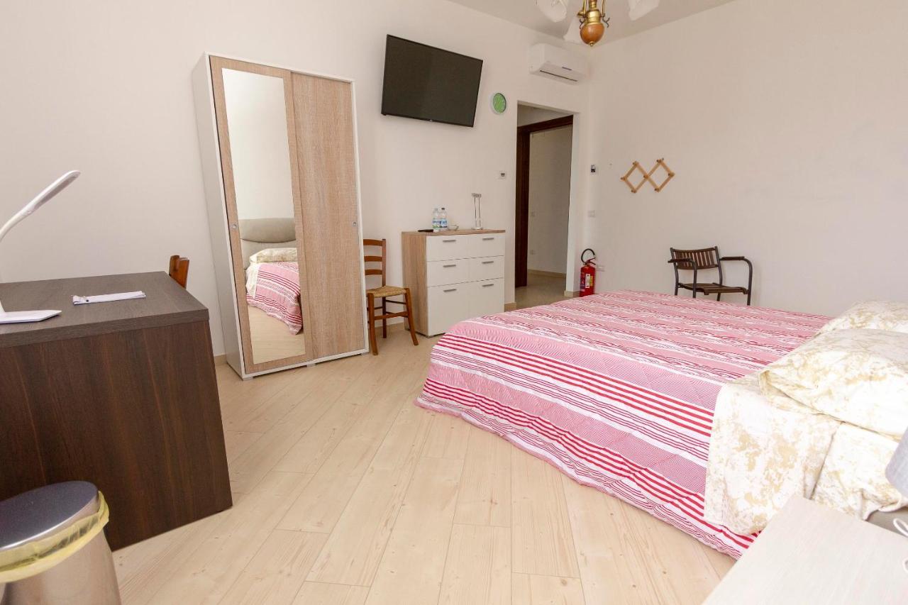 La Colomba B&B Castellaro  ภายนอก รูปภาพ
