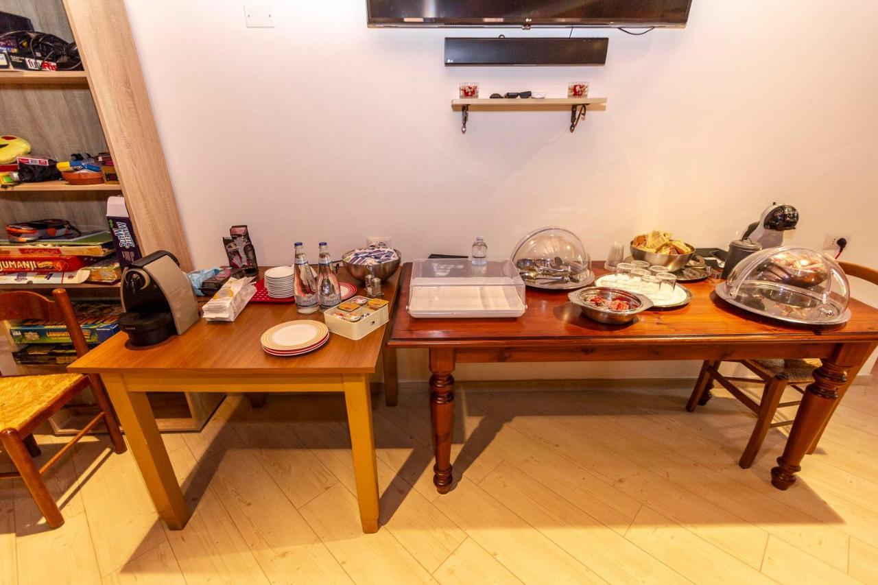 La Colomba B&B Castellaro  ภายนอก รูปภาพ